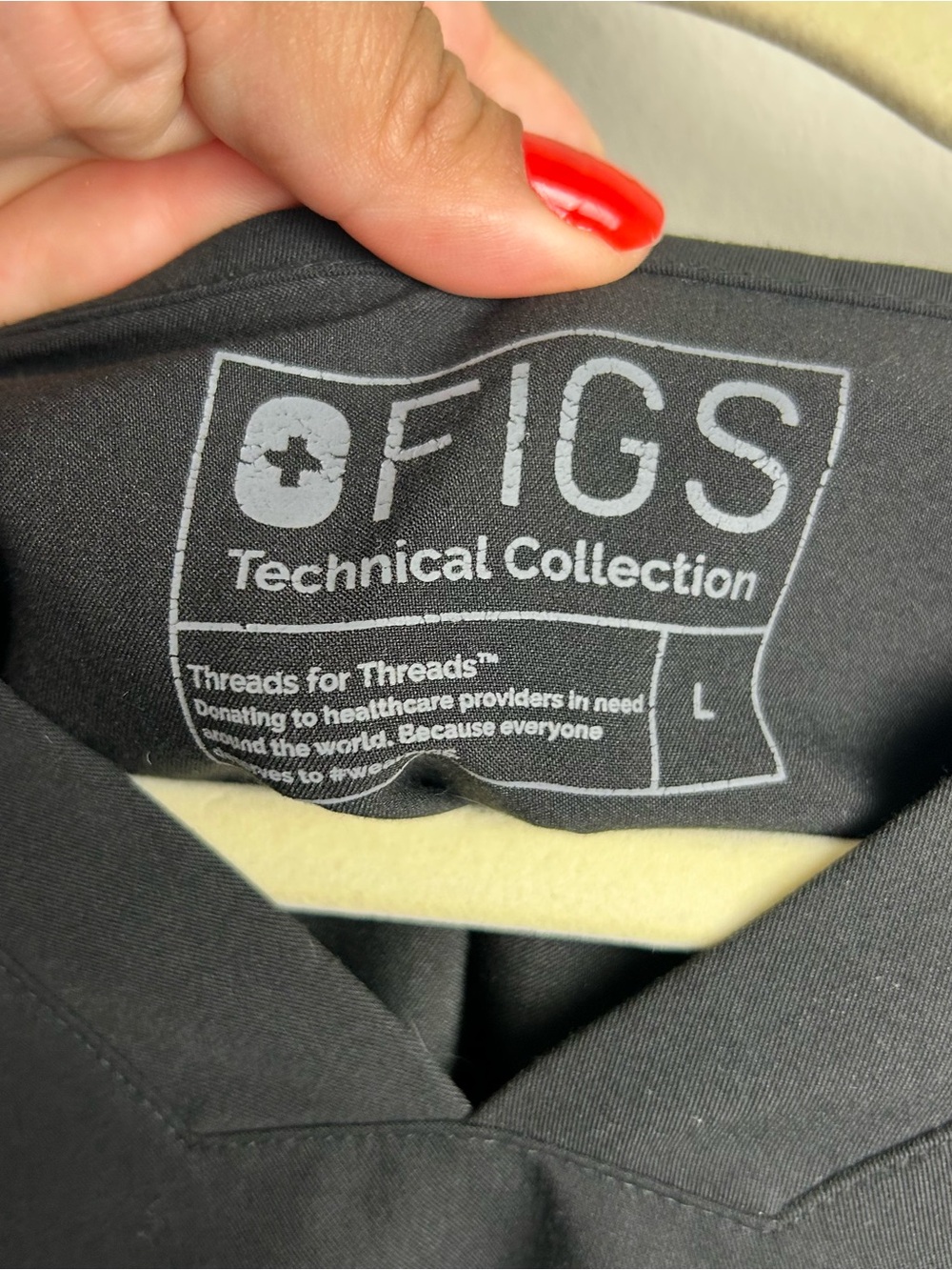 FIGS Technical Collection Black V-Neck Scrub Top Chest Pocket Healthcare Nurse L - Picture 4 of 8